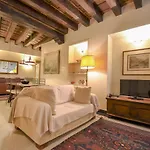 Sotoportego Venier By Interhome Velence